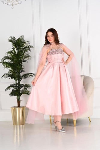 فستان سهرة قطعتين مزين بكرستال ولول على الصدر والط...