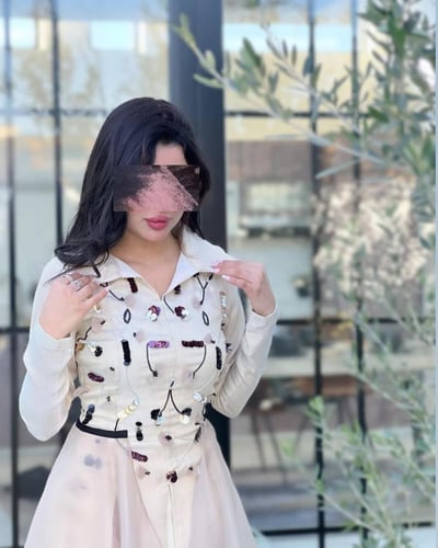 جمبسوت العيد الأبيض بتصميم فاخر وذيل أورجنزا