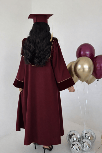 عبايه تخرج برغندي مع وشاح برغندي مخمل