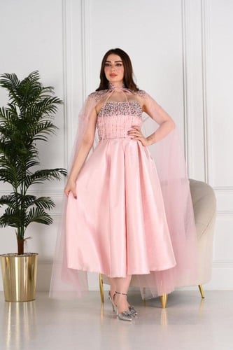 فستان سهرة قطعتين مزين بكرستال ولول على الصدر والط...