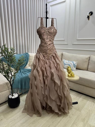 فستان سهرة دانتيل