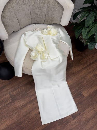 فستان العيد اوف وايت مع جاكيت مزين