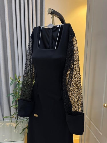 فستان اسود ناعم