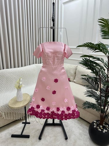 فستان السن المحير فخم مكشوف الاكتاف مع ورود