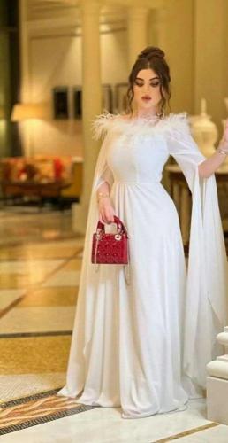 فستان ناعم أبيض ريش