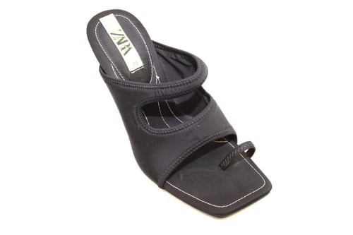 حذاء نسائي أنيق من Zara قماش خفيف ومريح – مقاس 39...