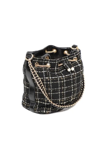 شنطة نسائية سوداء من MENBUR – أناقة راقية بلمسة عص...