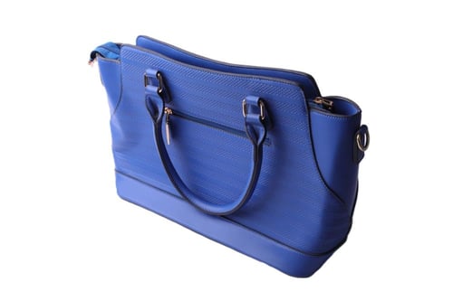 حقيبة نسائية زرقاء أنيقة — تصميم عصري يضيف لمسة مم...