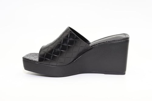 حذاء نسائي جلد صناعي أنيق مقاس 38 – عملي للاستخدام...