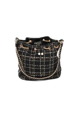 شنطة نسائية سوداء من MENBUR – أناقة راقية بلمسة عص...