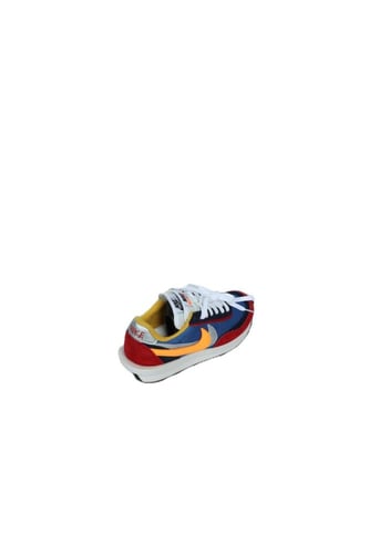 حذاء رياضي NIKE قماشي مقاس 39 – خفيف ومريح للحركة...