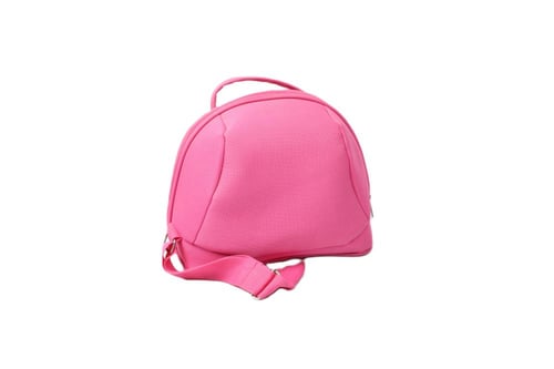 شنطة سفر LACOSTE وردية — خفيفة وعملية للرحلات والت...