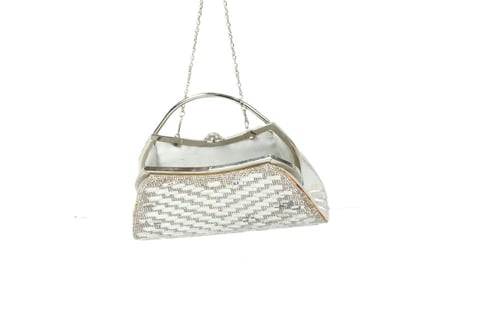 حقيبة نسائية فضية — لمعة أنيقة تناسب السهرات والمن...