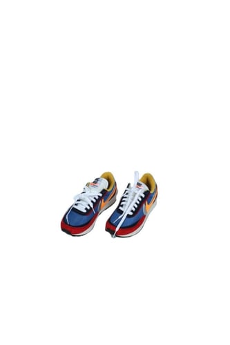 حذاء رياضي NIKE قماشي مقاس 39 – خفيف ومريح للحركة...