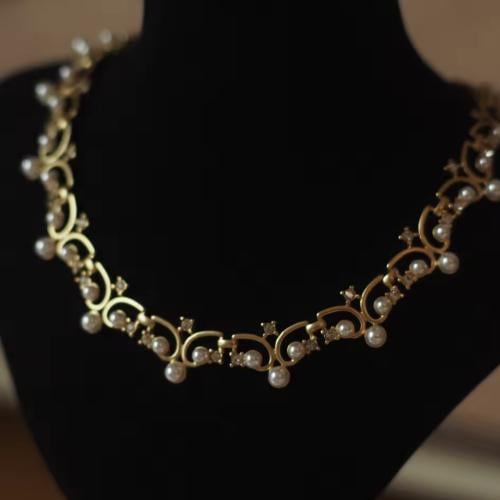 عقد ملكي بتصميم إيطالي فاخر تصميم فيكتوري و بلمسة...