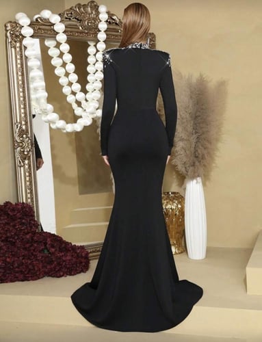 فستان سهرة أسود فاخر بتصميم ألماسات لامعه بقصة سمك...