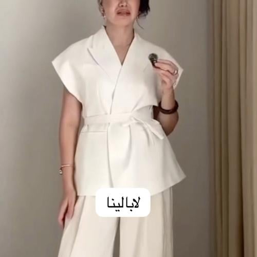 بدلة نسائية أنيقة من بنطلون سادة طويل بكسرات و صدر...
