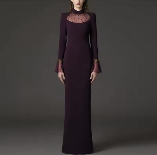 فستان Velvet Aura الخمري – فخامة هادئة بتفاصيل مرص...