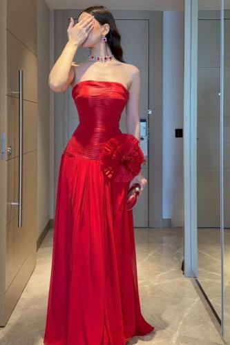 فستان زهرة القرمز