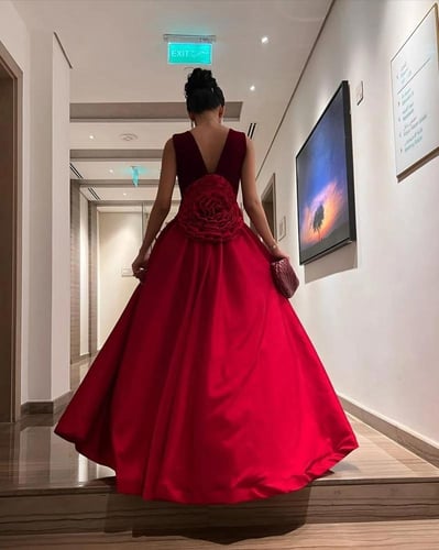 فستان بلون عودي