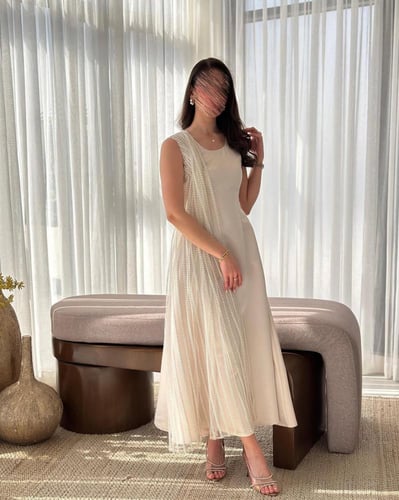 فستان بتصميم كلاسيكي