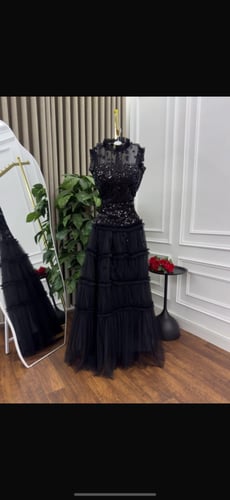 فستان سهرة بلون أسود