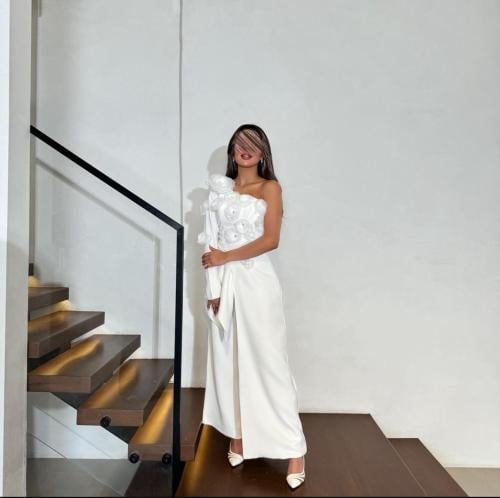 جمبسوت أبيض بلمسة زهور ثلاثية الأبعاد2829