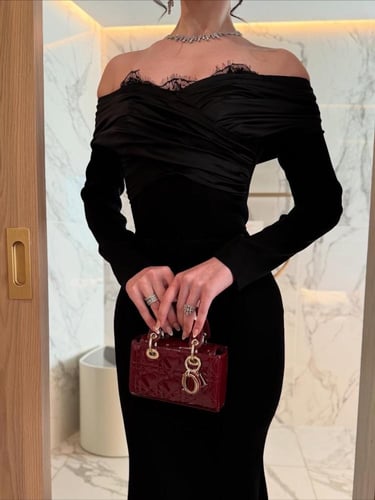 فستان أسود ماسك