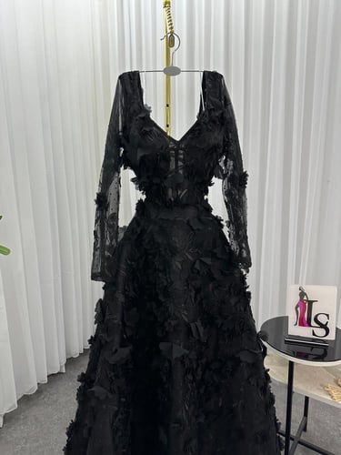 فستان عايده