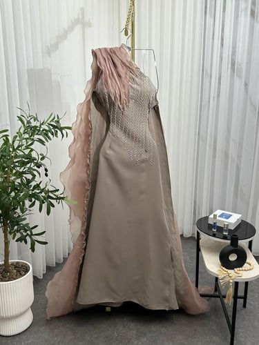 فستان بيروان