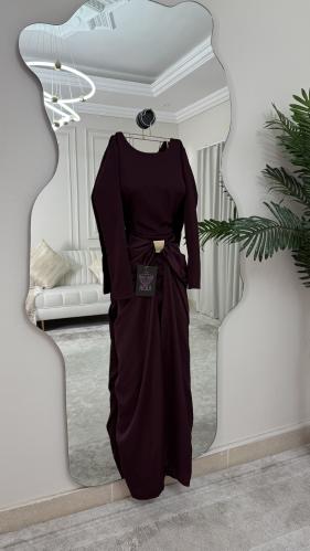 فستان سحر العنابي