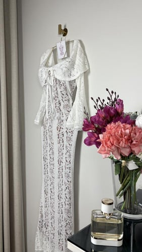 همس الدانتيل الابيض