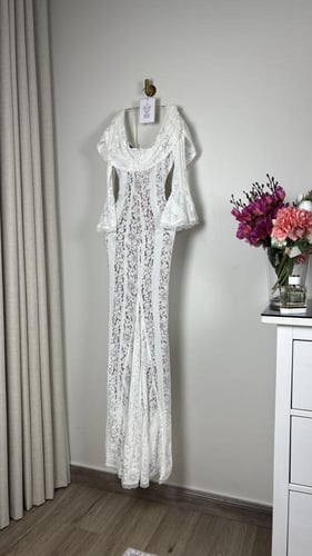 همس الدانتيل الابيض