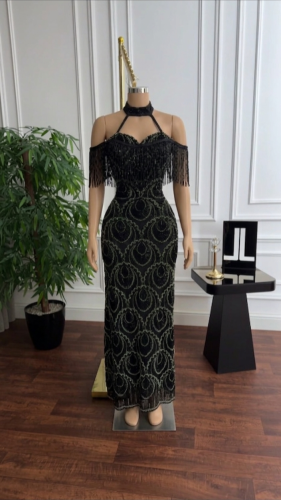 فستان سهرة طويل ضيق