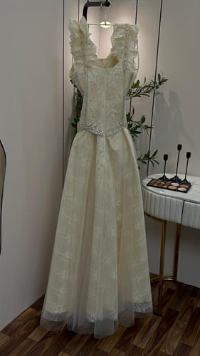 فستان سهر أبيض لؤلؤي (Off-white)