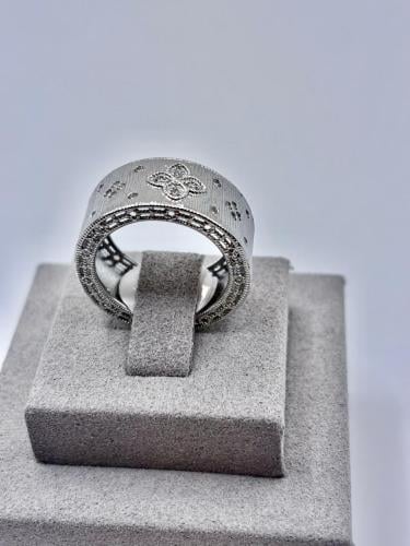 Robitro Queen silver ring