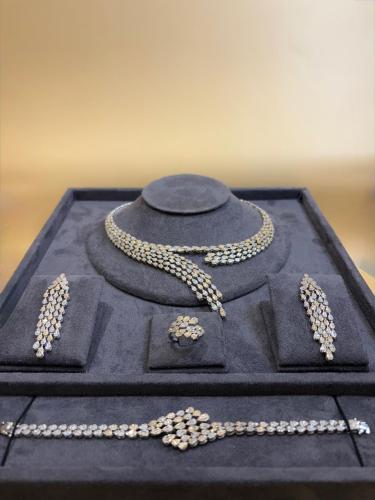 Zircon set mixed gold and silver