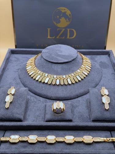 Luxury zircon set Bulgari