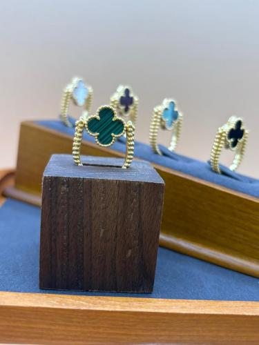 Van Cleef ring, high quality, green color, size 7