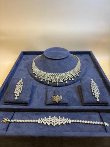 Zircon set with diamond dot, gold color