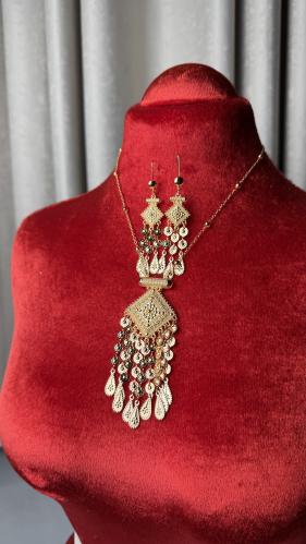 عقد+ حلق موديل خليجي