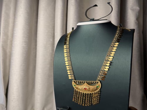 عقد+ حلق البرقع