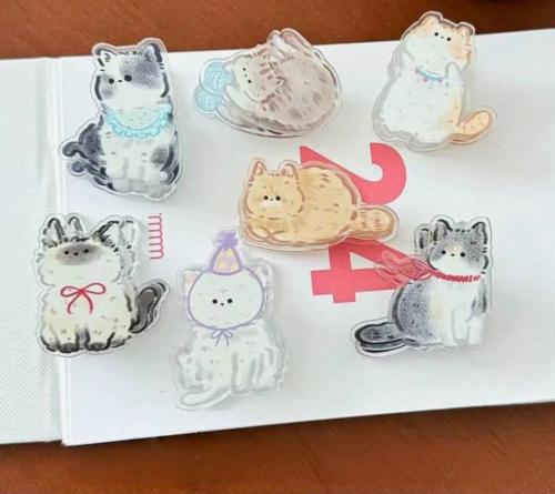 Paper clip in the shape of basbousa
