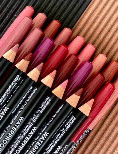 فلورمار قلم تحديد الشفاة مقاوم للماء - رقم 244