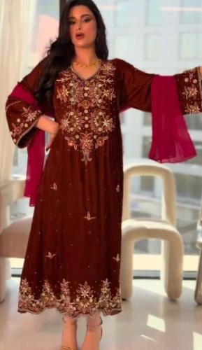 جلابية العيد الفاخرة بلون عنابي وتطريز مغربي أنيق...