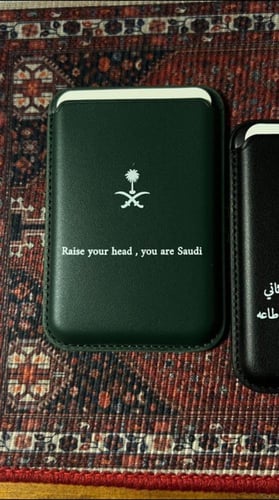 محفظة جوال بألوان أنيقة – تصميم حسب الطلب