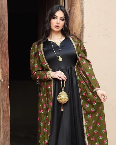 فستان نسائي بلون أخضر زيتي مع طبعة ورد