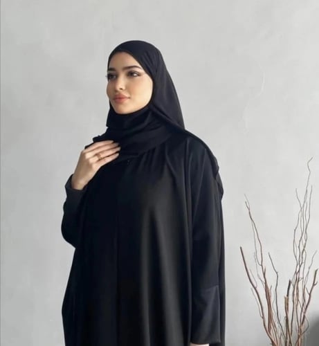 عباية العمرة الكلاسيكية الفاخرة – تصميم يجمع بين ا...