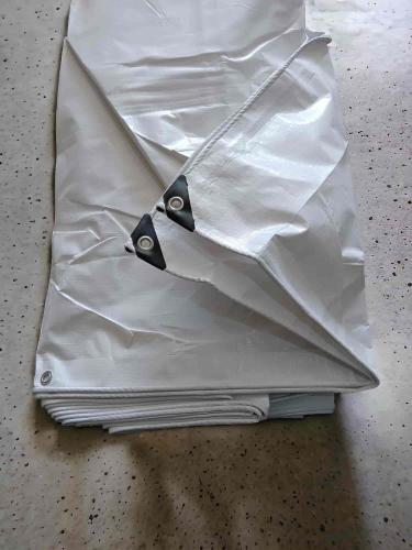 طربال ضد الماء والشمس بسماكة 215 جرام لحماية البضا...