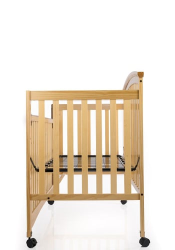 سرير طفل خشبي ( خشب الصنوبري الصلب ) مقاسات متعددة